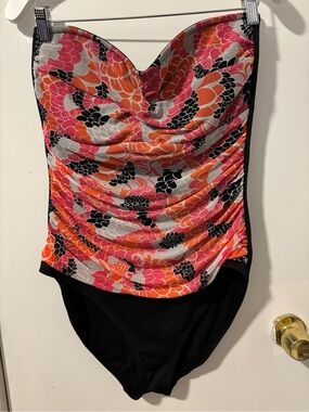 Jaclyn Smith Black One-Piece Swimsuit